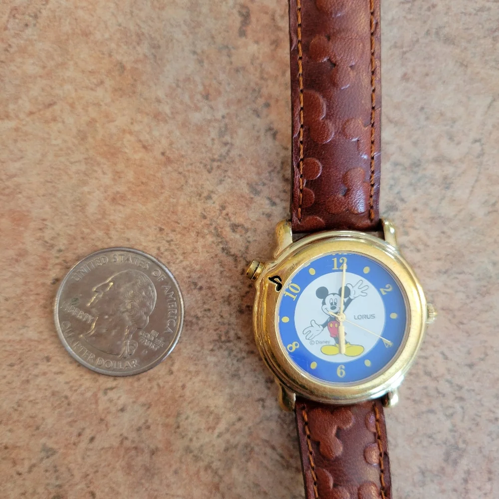 Disney Store Mickey Mouse Watch w/ Original Case ~ LORUS ~ Leather Strap ~ Y2K